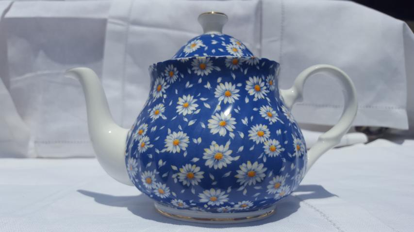 Blue Daisy Chintz 2 Cup Teapot